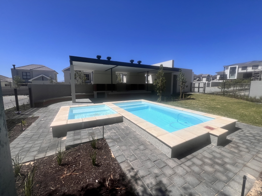 To Let 2 Bedroom Property for Rent in Cape Farms Western Cape